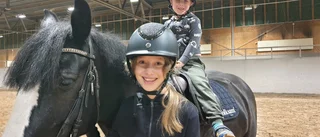 Jonah, 6, älskar att rida: "För att man får sitta högt"
