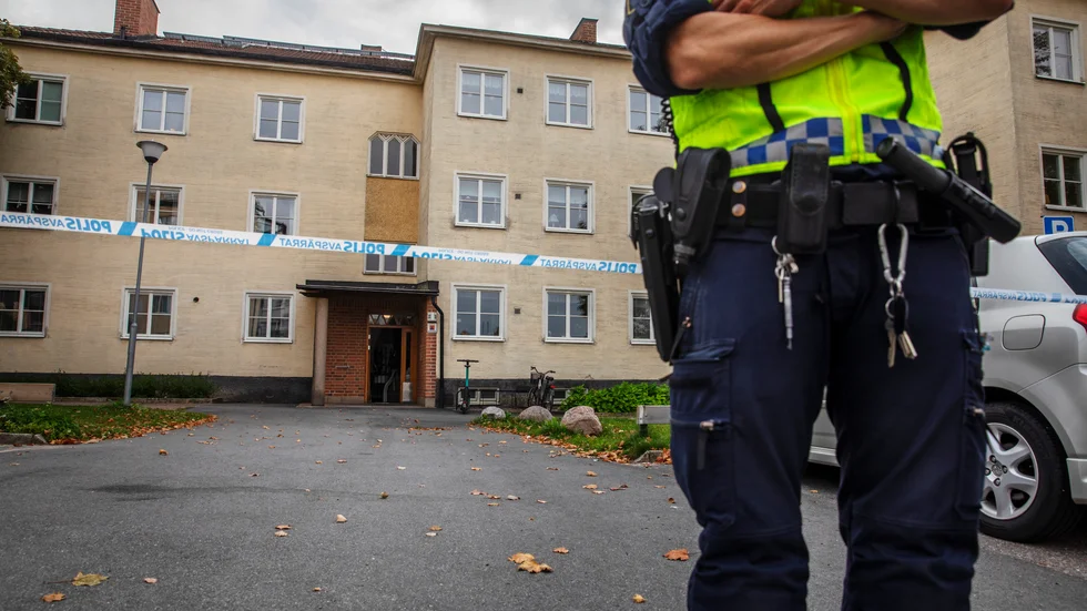 "Nu diskuteras huruvida man ska prata med små barn om gängkrig och dödsskjutningar. Samma frågeställning har över tid gällt många olika områden. Ett enkelt svar önskas men finns inte."