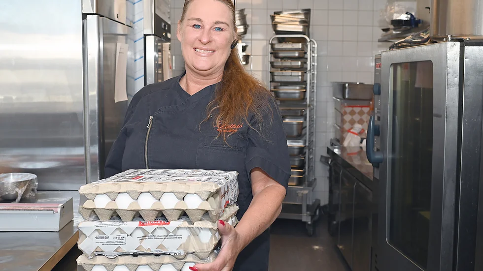 Nu rör Lotta Nordin i grytorna igen. Lottas kök har återuppstått i Umeå - nu som Charlottes kök.