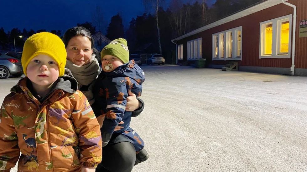 My Kratz har båda sönerna Milo och Sigge på Skogsbacken. Familjen har önskat att de ska få gå kvar också när de två avdelningarna i paviljongen försvinner nästa år. Men hur det blir med den saken vet de inte ännu.