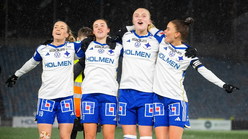 Sabina Ravnell, Vilma Koivisto, Wilma Leidhammar och My Cato firar premiärsegern i år. Nästa säsong återfinns Koivisto i Linköping.