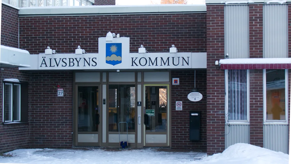 "När jag undersökte kommuner och regioner som betalat hundratusentals kronor i bluffakturor för tjänster som aldrig levererats – och sannolikt inte ens existerat – blottlades ett av många skatteslukande hål: den organiserade brottsligheten som tömmer välfärdskassan på mångmiljardbelopp varje år. Men att Älvsbyn betalat hundra tusen kronor i bluffakturor utgör tyvärr bara toppen av ett isberg", skriver Slöseriombudsmannen. (Arkivbild)