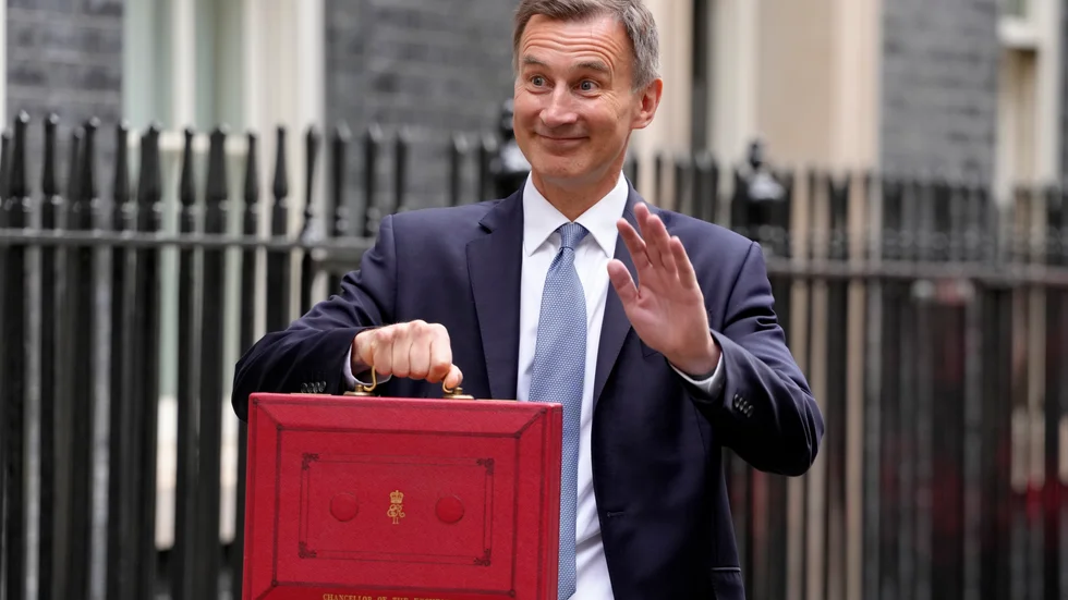 Storbritanniens finansminister Jeremy Hunt, från konservativa Tories, presenterar mini-budget med skattesänkningar. Arkivbild