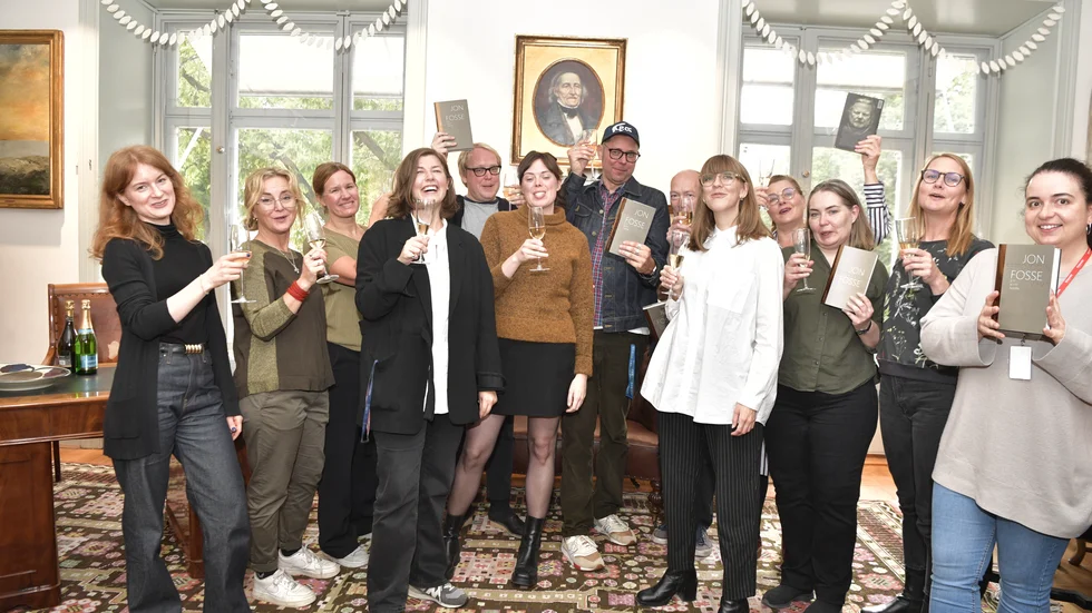 Albert Bonniers förlag firar att den norske författaren Jon Fosse tilldelas årets Nobelpris i litteratur.