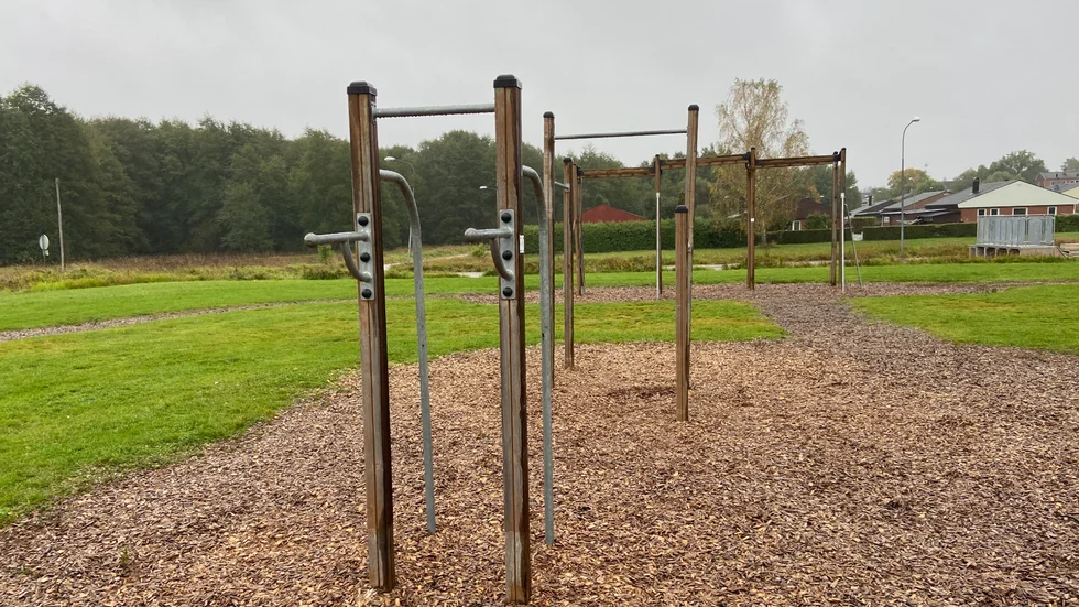 Utegymmet vid Bruksvallen i Åker är slitet och delvis vandaliserat. Nu byts det ut.