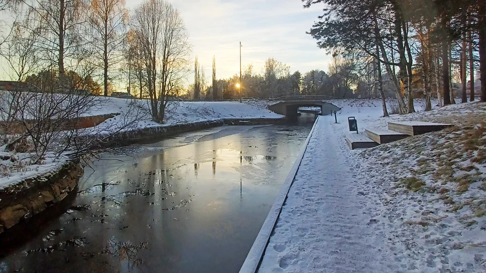 En  kall morgonpromenad den 18 november med bitande  kyla i ansiktet vid Lulsundskanalen, skriver Kjell Anders Rönnqvist, Luleå. Tack för den stämningsfulla bilden!

