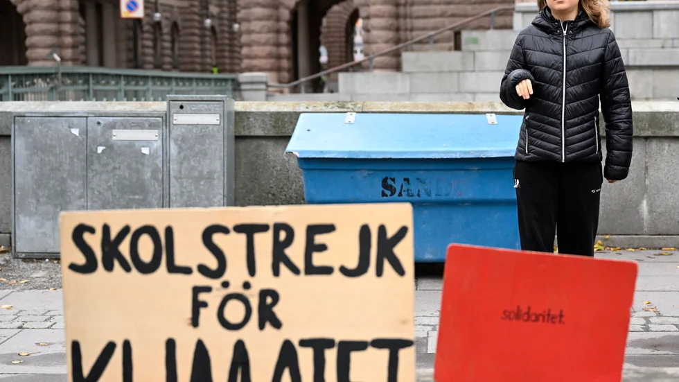 Klimataktivisten Greta Thunberg med Fridays for Future på Mynttorget vid en demonstration.