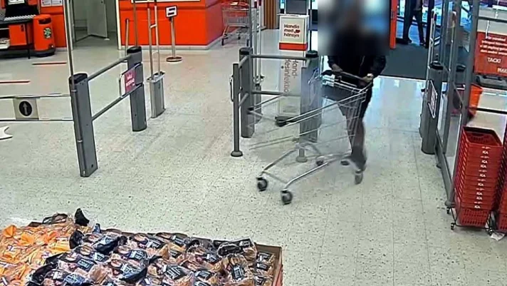 En man i 30-årsåldern döms för att ha stulit spabad vid tre tillfällen från ett varuhus i Uppsala. Bilden är från polisens förundersökning.