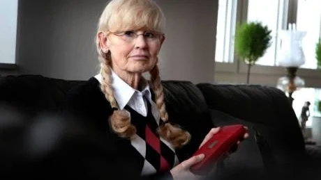 Otrygghet. Efter stölden känner Maj-Britt Jeppssons mamma oro och otrygghet. Nu råder Maj-Britt alla äldre att vara försiktiga för att undvika liknande händelser.FOTO: HENRIK RADHE