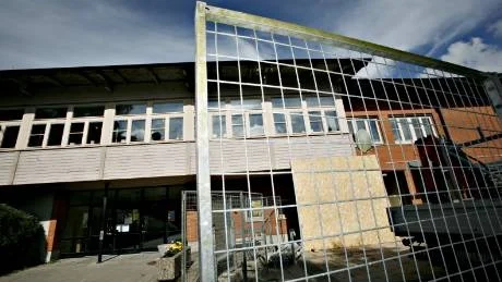 Bygget av apoteket Boots lokaler har stoppats i väntan på bygglov.