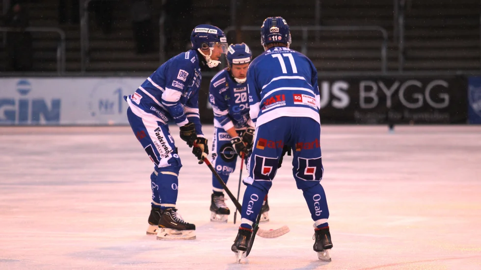 IFK Motala har två målskyttar i Eric Åkerlund Olsson och Olle Gustavsson och Christopher Sandell funderar på vem han ska peta till. Nu får IFK spela inomhus nästa, mot topptippade Skirö AIK på söndag.