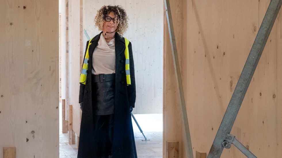 "Hultsfred blir unikt i Sverige", säger ETC:s vd Jenny Johan Ehrenberg, som numera lever som kvinna, om satsningen på ett hus som inte kommer att anslutas till elnätet.
