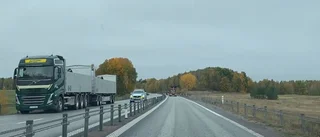 Lastbilshaveriet: Blockerade körfält – i flera timmar