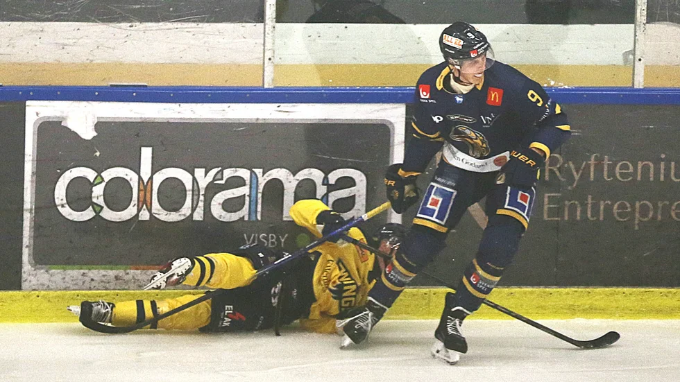 Robin Liljekvist med en tackling.