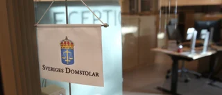 Mannen tryckte så hårt mot kvinnan att flera revben gick av