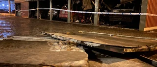 Garagelänga i nattlig brand – polisen utreder mordbrand
