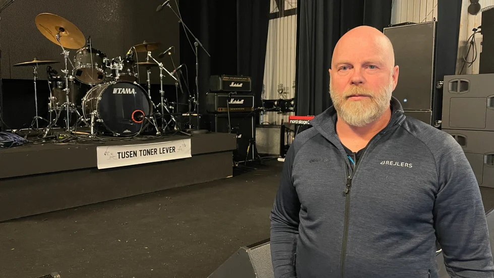 Föreningen väntar på besked. Jörgen Uusijärvi spelar själv i ett band som repar i lokalerna.
