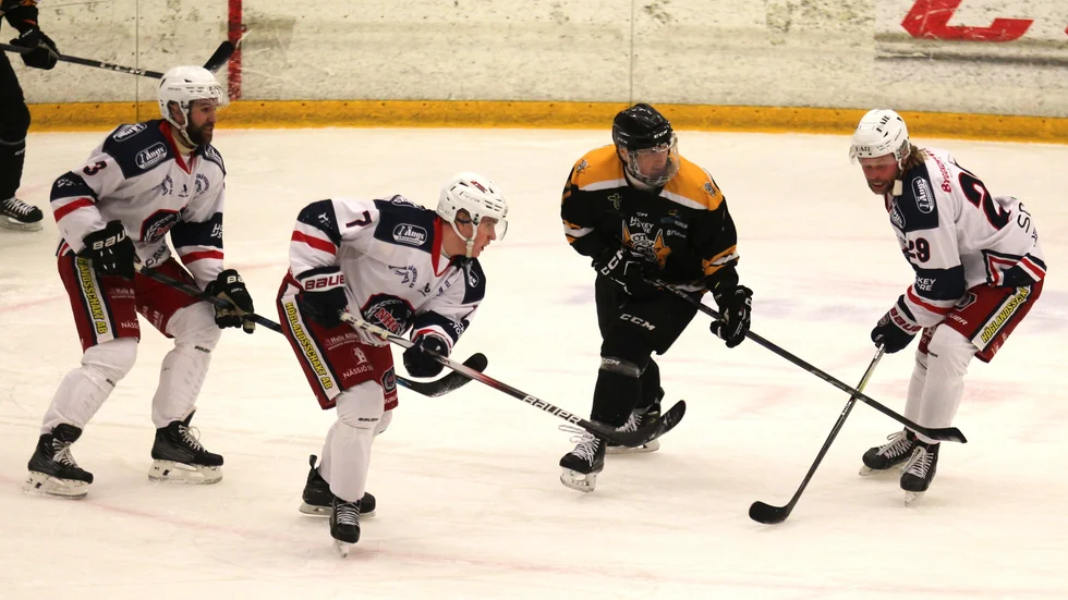 Motala AIF:s Jimmy Bothén gav sitt lag ledningen i andra perioden. Men Maif tappade i tredje perioden och ligger pyrt till i division 2-kvalet. 4-6 blev det hemma mot Nässjö HC.