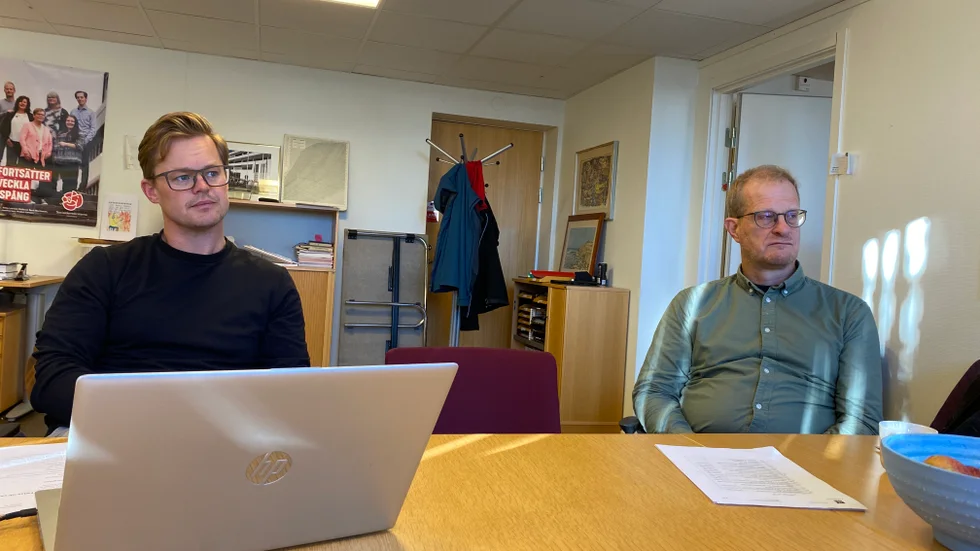Utbildningsrådet Mikael Wallin (L) och kommunalrådet Mats Annerfeldt (S) hoppas på att fler ska söka till Bergska gymnasiet.
