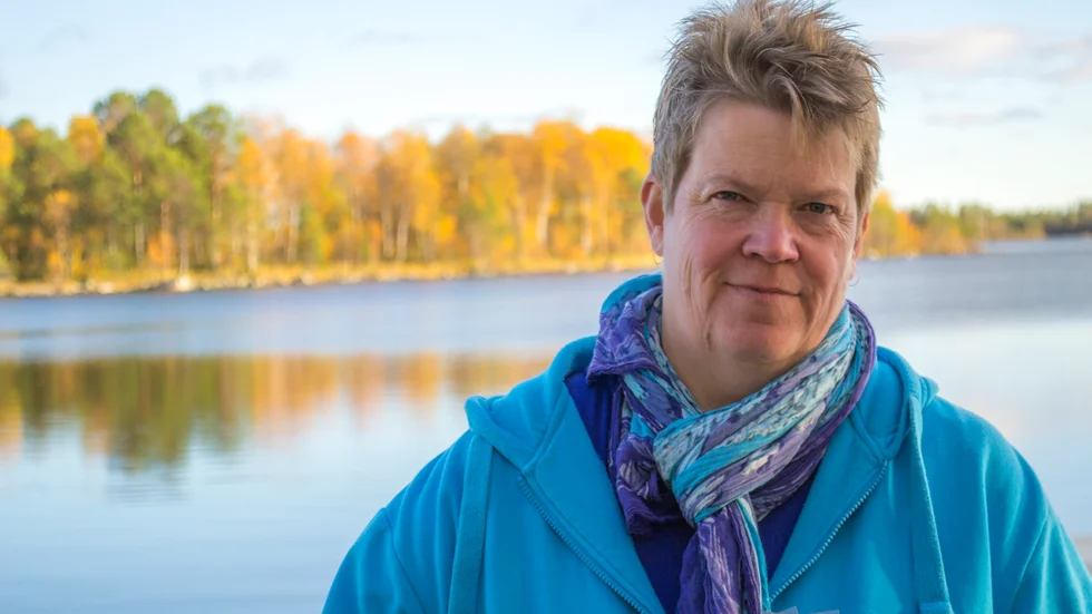 Ulrika Johansson Westerlund är undersköterska på Björkbackens äldreboende i Arjeplog. Hon älskar sitt jobb, men är hon kritisk till hur boendet sköts. 