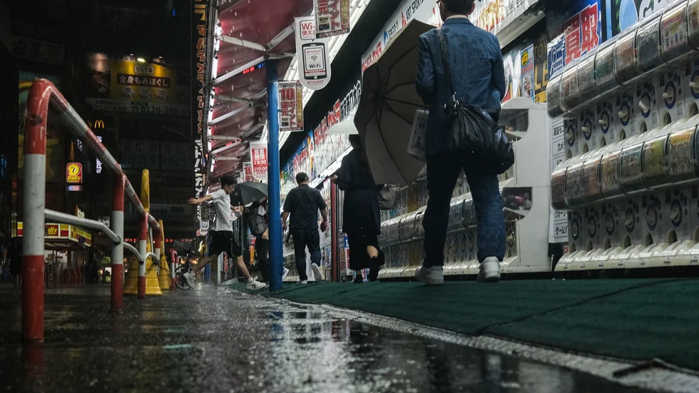 I Japan har allt fler gymnasieungdomar aldrig kysst någon och i Sverige behöver unga vuxna vara med i tv för att hitta en partner. Ljust är det inte på den moderna dejtingmarknaden tycker skribenten.
