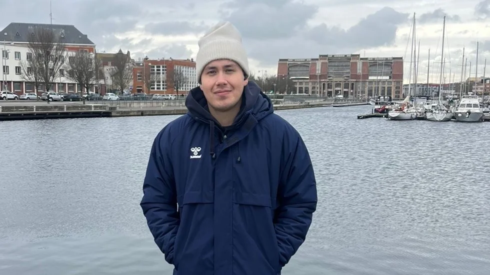 "Jag vill se världen och leva på att spela hockey", säger Calle Behm.