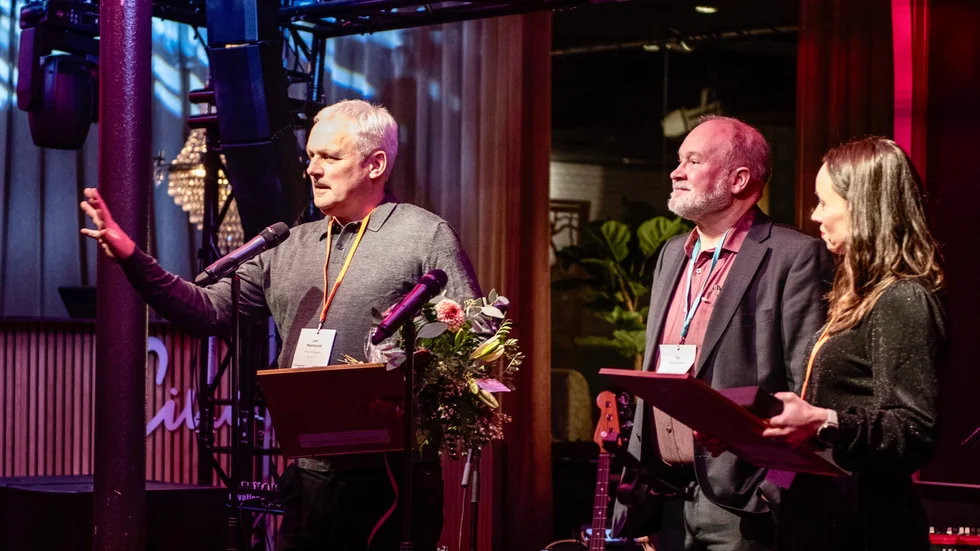 Årets Företagare Jan Marklund, tillsammans med Per Johansson ordförande i Företagarna Burträsk-Lövånger och Emma Norrfors Beyene, vice ordförande i Företagarna Skellefteå.