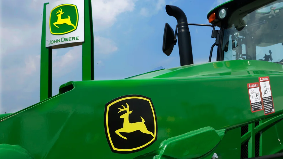 Deere & Co som bland annat tillverkar traktorer redovisar en minskad omsättning under fjärde kvartalet. Arkivbild.