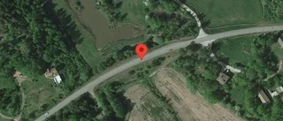 Olycka med en personbil på väg 210