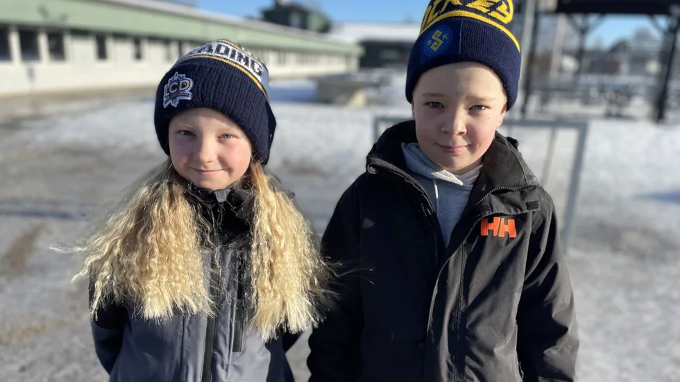 Ester Korsby och Felix Wallström går i tredjeklass på Sunderbyskolan. De är båda jättenöjda med att de får röra sig mycket under skoldagen, dessutom hyllar de skolans mat. "Kroppen mår mycket bättre när man rör på sig", säger de.