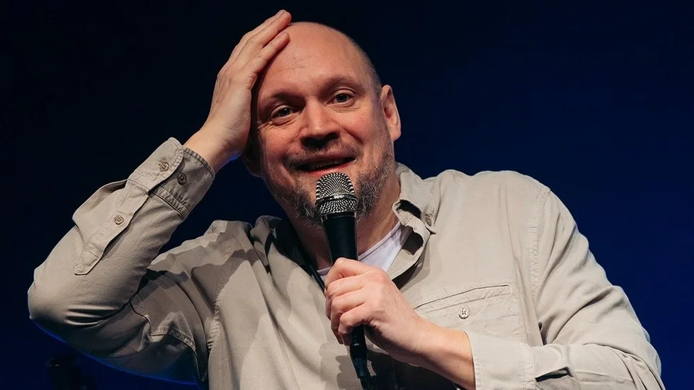Föreställningen Jonatan Unge solo är en renodlad standup-show helt utan sammanhang, uppger komikern. Nu tar den plats på Culturum.