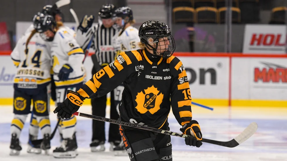 Jenna Pirttijärvi och Skellefteå AIK hade en tung match mot tippade jumbon HV71. 