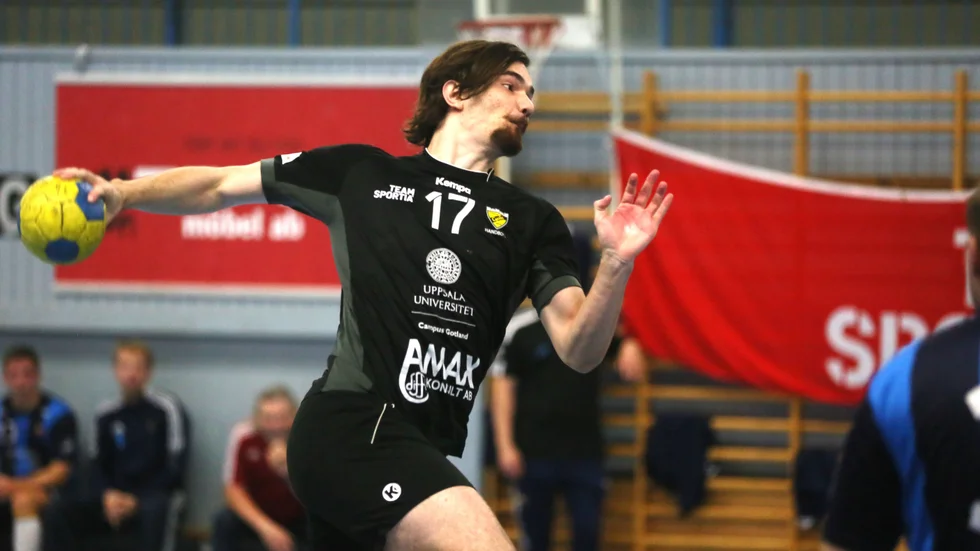 VIF Gute föll mot Djurgården i seriepremiären.Här hemmalagets Johannes Nyström.