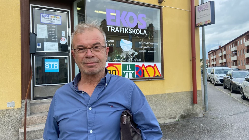 "Alla de här olyckorna på grund av halkan har gjort att vi ställt in", säger Eshad Dolovac på Ekos trafikskola.