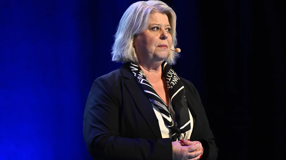 Socialtjänstminister Camilla Waltersson Grönvall (M) skulle kunna göra något riktigt viktigt om hon tog tag i frågan om HVB-personalens kompetens.