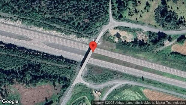 Stopp i ett körfält på grund av en stillastående lastbil på E18