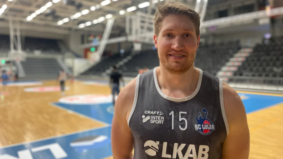 Skåningen Tobias Sjöberg blir kvar i Luleå ytterligare två säsonger.