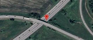 Havererad personbil stör trafiken på E4