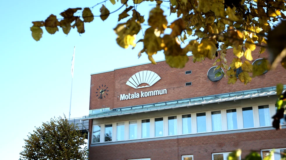 Förundersökningen om tjänstefel läggs ner. Arbetsgivaren till den skolmedarbetare som tidigare var misstänkt för sexuellt ofredande av barn, har inte hanterat personalärendet fel, menar kammaråklagare Herman Ferner.