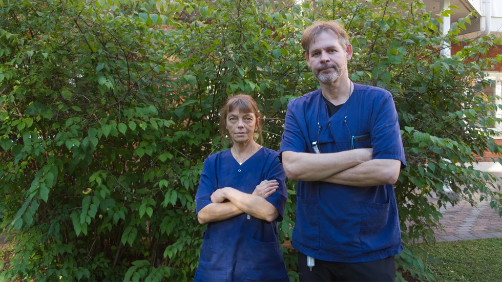 Oron är stor bland hemtjänstens personal sedan förslaget att ta bort de lokalt placerade planerarna blivit känt. Natalia Mukhina och Robert Eifert, Kallkällans hemtjänstgrupp slår vakt om planerarna. 
