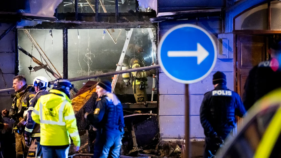Tre tonåringar har anhållits efter en brand i en restaurang i Malmö.