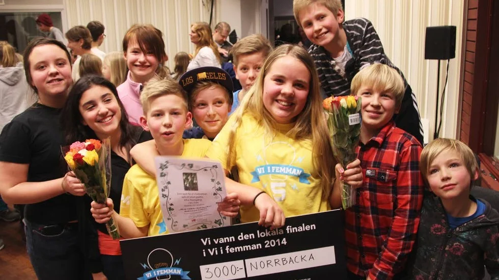 Gotlandsfinalens vinnare Vi i femman 2014. Segrande Norrbackaskolans femmor Otto Åberg och Hedda Roswall.