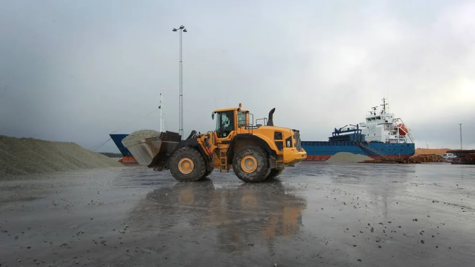 I Klintehamn vill man från SMA Minerals håll ha ännu mer kalkbrytning. Kalken lär sedan skickas via båt från hamnen i Klintehamn.
