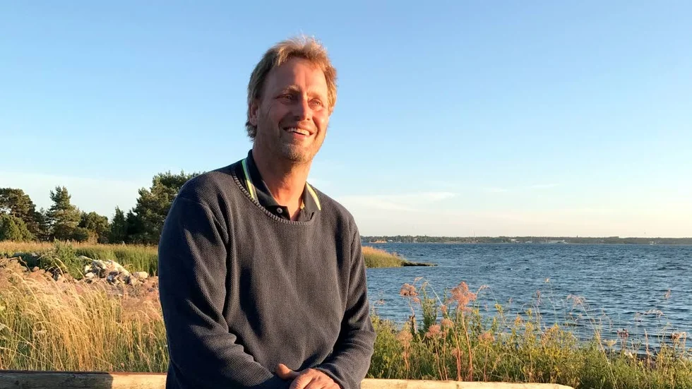 Bjuder in. Frans Brozén bjuder politiker och allmänhet på mingelfest, för att lyfta de insatser som gjort för integration.