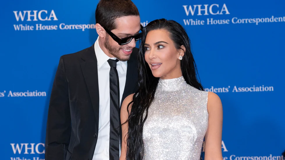 Pete Davidson kommenterar relationen med Kim Kardashian och hennes ex Kanye West. Arkivbild.