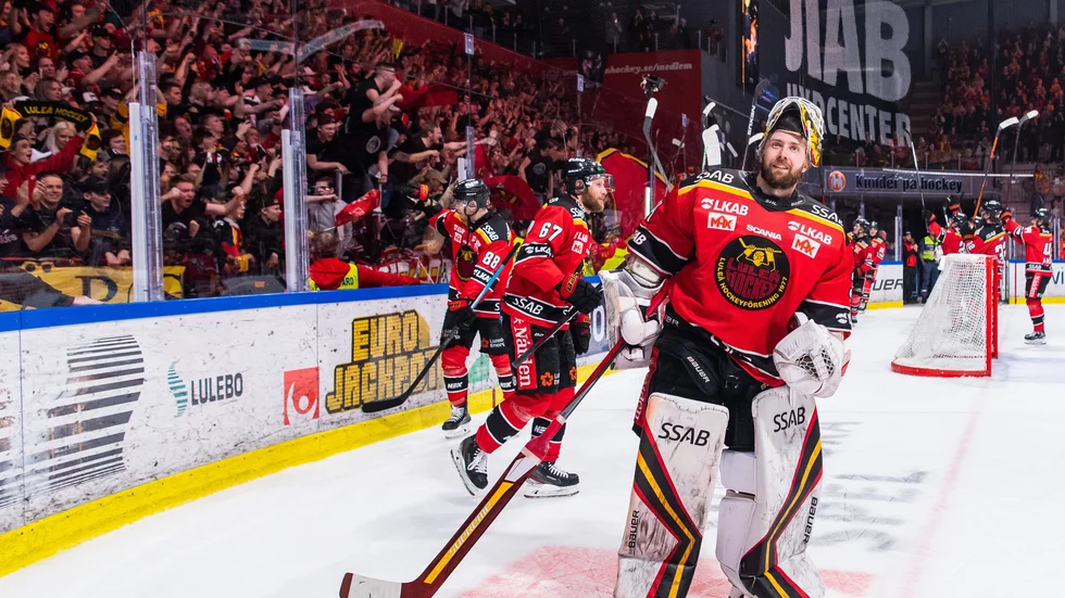 Pelle Johansson skriver att Luleå Hockey är fyra segrar från att skriva om historien.