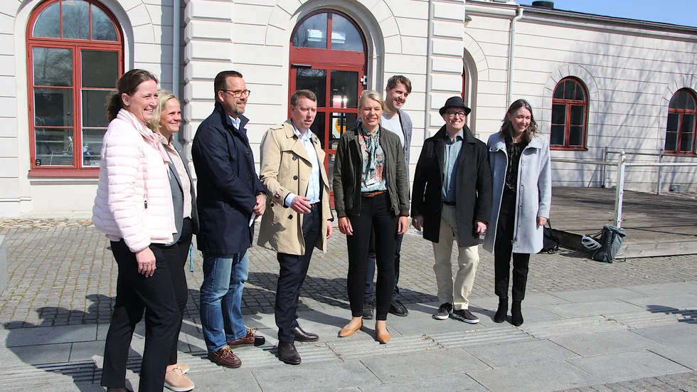 Anna Thörn, Anna Selander, Fredrik Brokvist, Olle Vikmång (S), Sophia Jarl (M), Joel Erixon, Mikael Gustafsson och Maria Wilander höll pressträff om nya centralstationen.