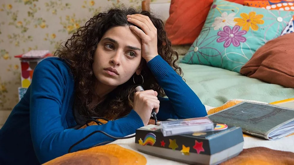 Manal Issa spelar Maia som ung i filmen Memory box.