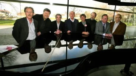 STIFTARNA. Några av stiftarna, från vänster, ny för dagen nye musiechefen Lars Sjösvärd, Håkan Hagegård, Staffan Scheja, Alla Larsson, Inger Harlevi, Jan Larsson, Jan Lundgren och Magnus Endrell, Frimurarna, också ny stiftare för dagen.