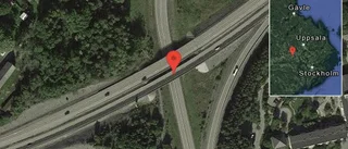 Personbil stillastående på E18